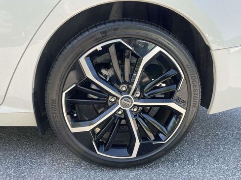 Used 2024 Nissan Altima 2.5 SR FWD image 10