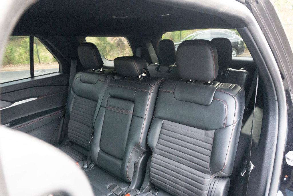 Used 2025 Ford Explorer ST-Line RWD image 22