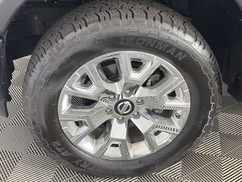 Used 2021 Nissan Titan SL w/ Moonroof Package AWD/4WD image 13