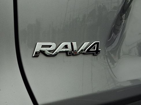Used 2025 Toyota RAV4 LE AWD/4WD image 29
