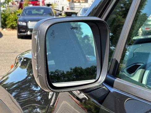 Used 2023 Jeep Renegade Latitude AWD/4WD image 54