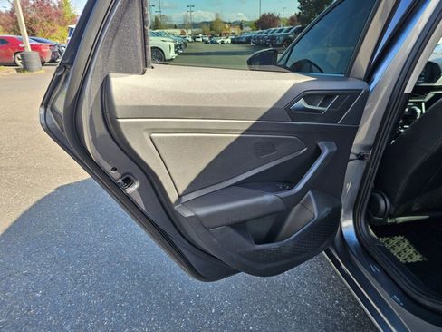 Used 2019 Volkswagen Jetta SE FWD image 19