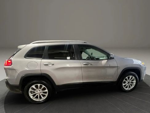 Used 2020 Jeep Cherokee Latitude AWD/4WD image 4