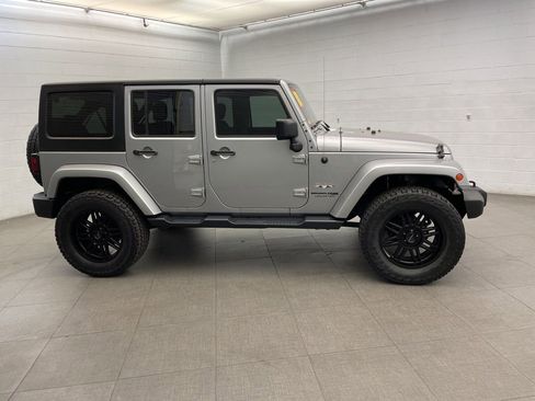 Used 2018 Jeep Wrangler Unlimited Sahara image 3