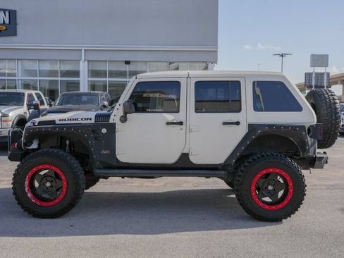 Used 2016 Jeep Wrangler Unlimited Rubicon w/ Connectivity Group AWD/4WD image 11