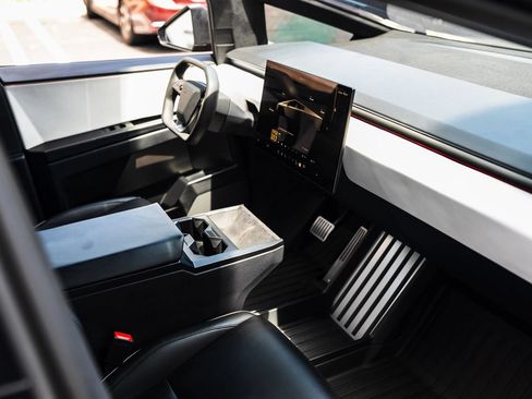 Used 2024 Tesla Cybertruck AWD Crew Cab image 30