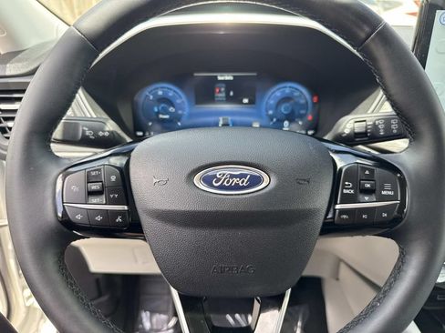 Used 2025 Ford Escape Platinum w/ Premium Technology Package AWD/4WD image 30