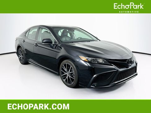 Used 2023 Toyota Camry SE FWD image 1