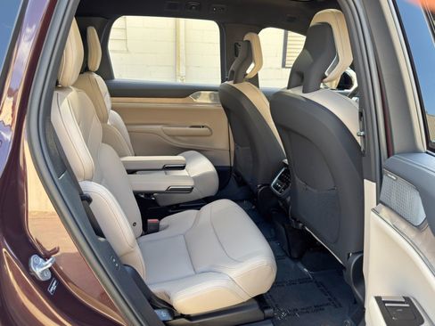 Used 2025 Volvo EX90 Ultra AWD/4WD image 41