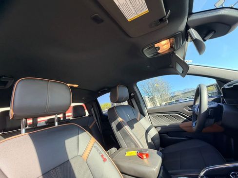 Used 2025 GMC Canyon AT4 image 29