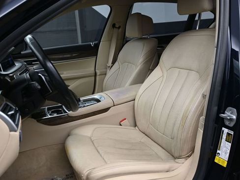 Used 2018 BMW 740i w/ Executive Package RWD image 10