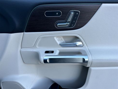 New 2026 Mercedes-Benz GLB 250 image 18
