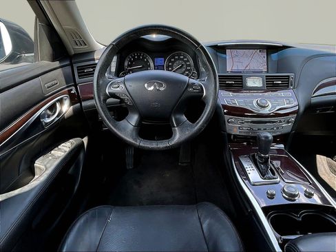 Used 2017 INFINITI Q70 3.7 AWD/4WD image 8