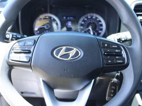 Used 2021 Hyundai Venue SE FWD image 17
