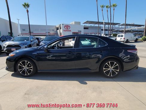 Certified 2018 Toyota Camry SE image 6