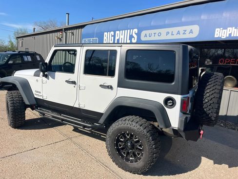 Used 2012 Jeep Wrangler Unlimited Sport image 4