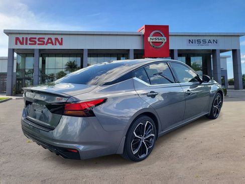 Used 2023 Nissan Altima 2.5 SR FWD image 4