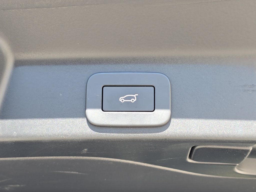 Used 2025 Jaguar F-PACE R-Dynamic S AWD/4WD image 13