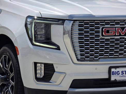 Used 2023 GMC Yukon XL Denali RWD image 9