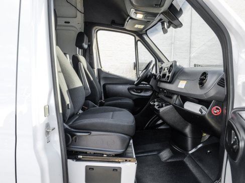 Used 2020 Mercedes-Benz Sprinter 2500 image 31