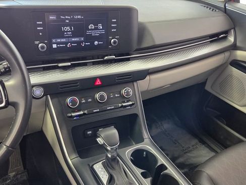 Used 2024 Kia Carnival LX FWD image 30