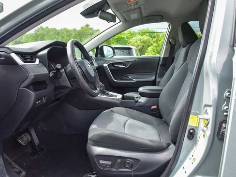Used 2021 Toyota RAV4 XLE w/ Carpet Mat Package (TMS) AWD/4WD image 14