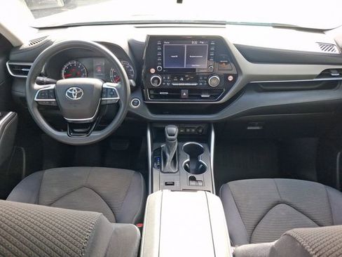 Used 2021 Toyota Highlander L FWD image 7