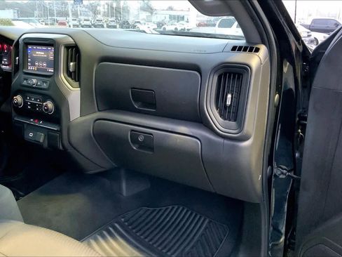 Used 2020 Chevrolet Silverado 1500 Custom w/ Custom Value Package image 17