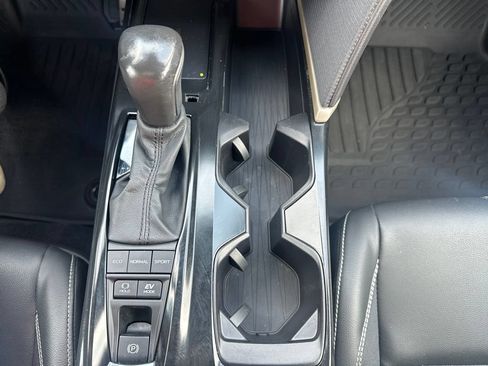Used 2025 Toyota Camry SE FWD image 23
