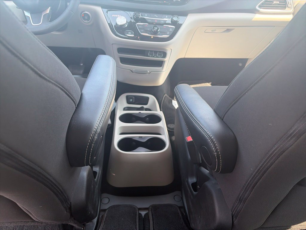 Used 2024 Chrysler Voyager LX FWD image 11