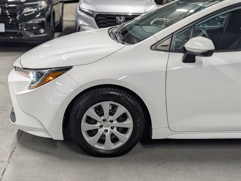 Used 2021 Toyota Corolla LE image 4