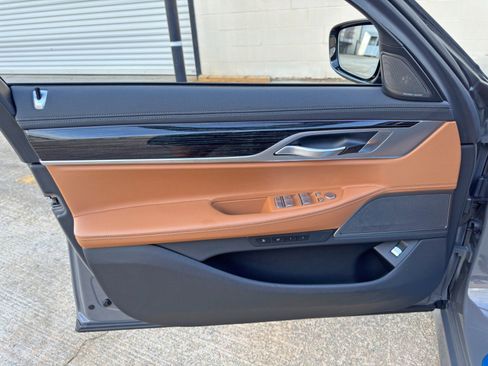 Used 2022 BMW 740i w/ M Sport Package RWD image 47