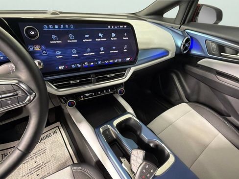 Certified 2024 Chevrolet Equinox EV LT FWD image 19