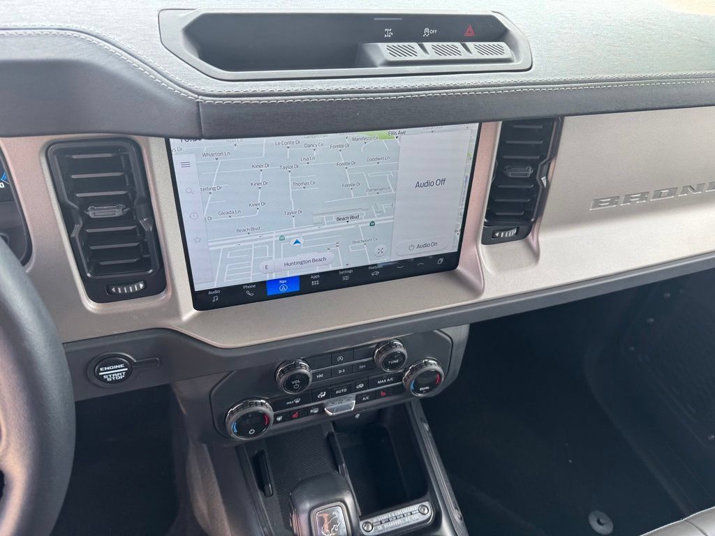 Used 2025 Ford Bronco Outer Banks AWD/4WD image 17