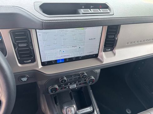 Used 2025 Ford Bronco Outer Banks AWD/4WD image 17