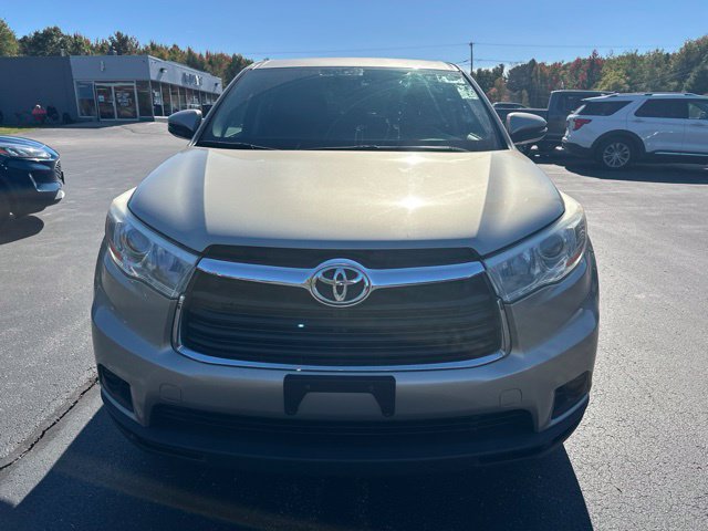 Used 2016 Toyota Highlander LE AWD/4WD image 2