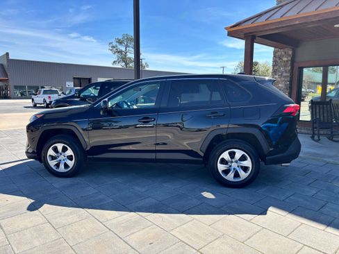 Used 2022 Toyota RAV4 LE image 8