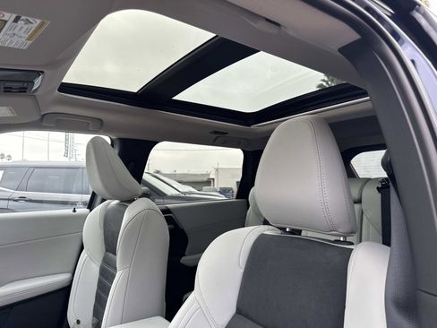 New 2025 Mitsubishi Outlander SE image 18