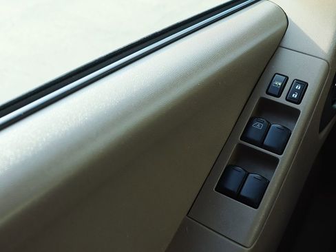 Used 2018 Nissan Frontier SV image 39