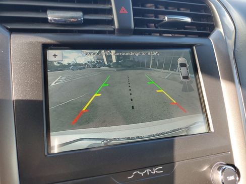 Used 2019 Ford Fusion SE image 11