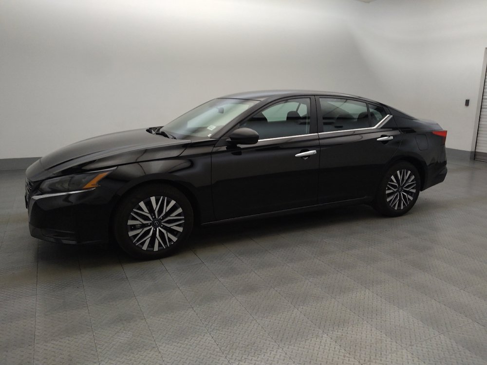 Used 2025 Nissan Altima 2.5 SV FWD image 2