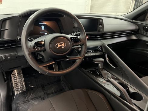 Used 2025 Hyundai Elantra Sport FWD image 14