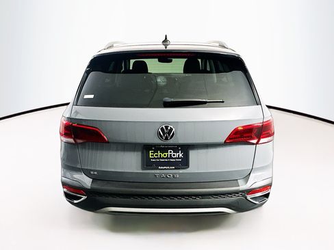 Used 2023 Volkswagen Taos SE w/ Panoramic Sunroof Package FWD image 7