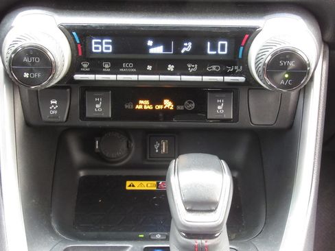 Certified 2024 Toyota RAV4 XSE w/ Weather Package AWD/4WD image 33