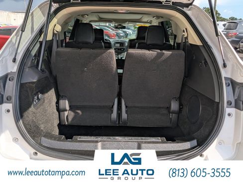 Used 2018 Lincoln MKT AWD image 12