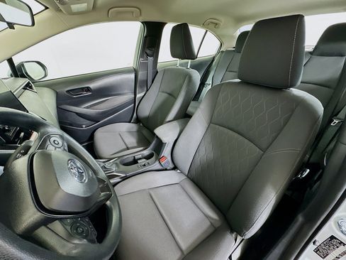 Used 2025 Toyota Corolla LE image 13