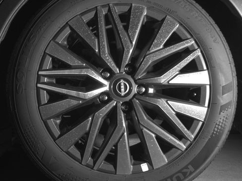 Used 2025 Nissan Altima 2.5 SV image 14