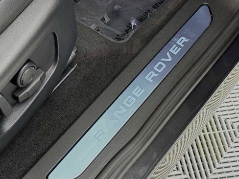 Used 2025 Land Rover Range Rover Evoque Dynamic SE AWD/4WD image 30