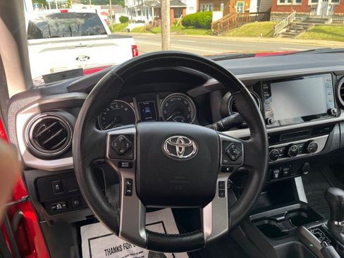 Used 2021 Toyota Tacoma SR5 AWD/4WD image 27