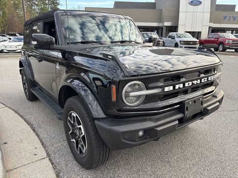 Used 2024 Ford Bronco Outer Banks image 2